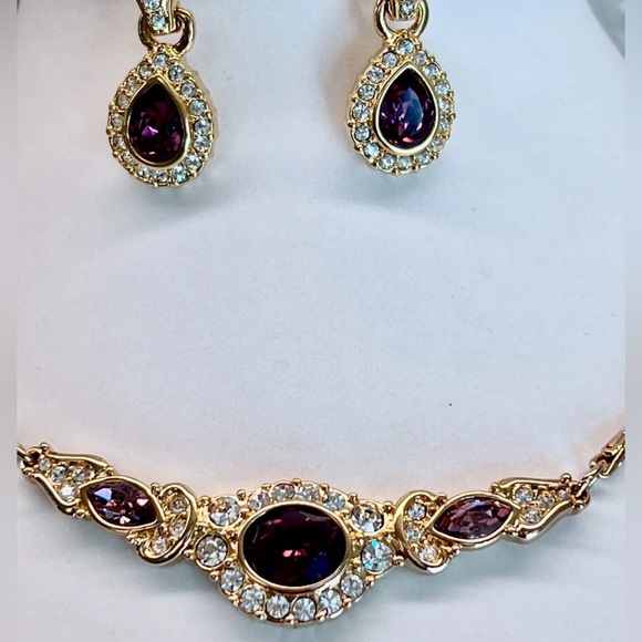 Luxurious Vintage Signed Gold Plated Swarovski Necklace and Earrings set. 16.5 - Picture 2 of 4